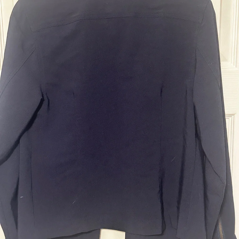 Navy Blue Cropped Blazer w/Zip Pockets and Cuffs - Picture 5 of 6